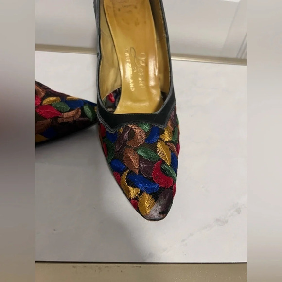 Berne of Switzerland | RARE Vintage Embroidered Pointed Toe Pumps | Size 6 - Picture 6 of 15